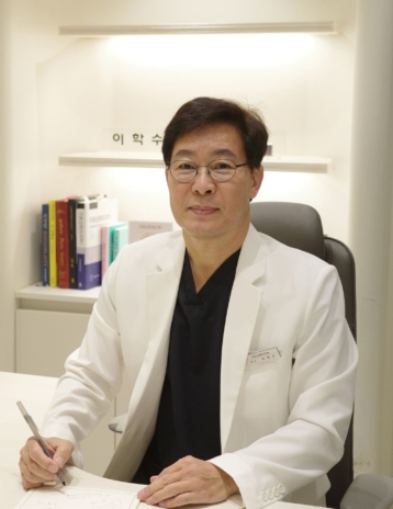 Dr. Lee Hak-Su