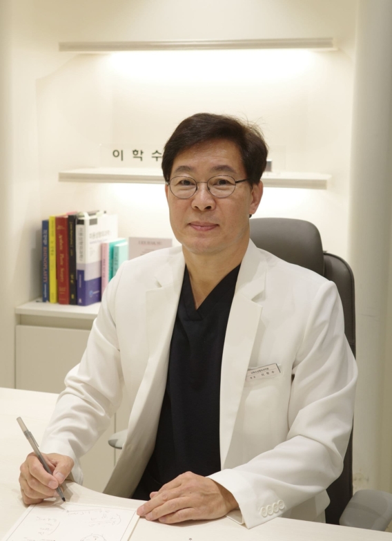 Dr. Lee Hak-Su